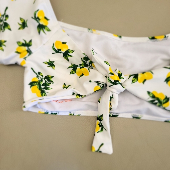 Revolve 🍋 lemons crop top front tie Cabana Del Sol - Picture 3 of 5